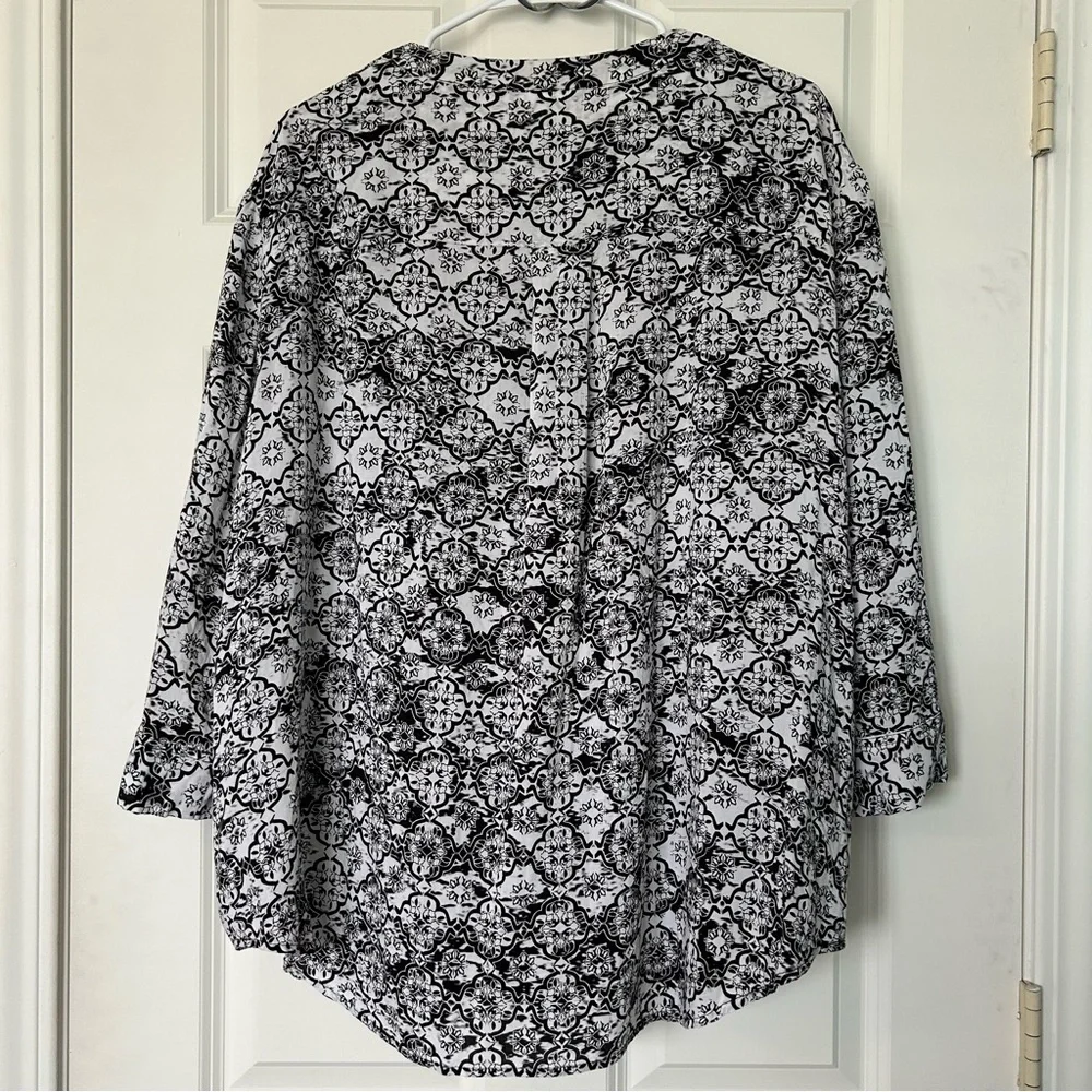 Ava & Viv Covered Button Black and White‎ Patterned Blouse 3/4 Sleeve - Picture 8 of 8